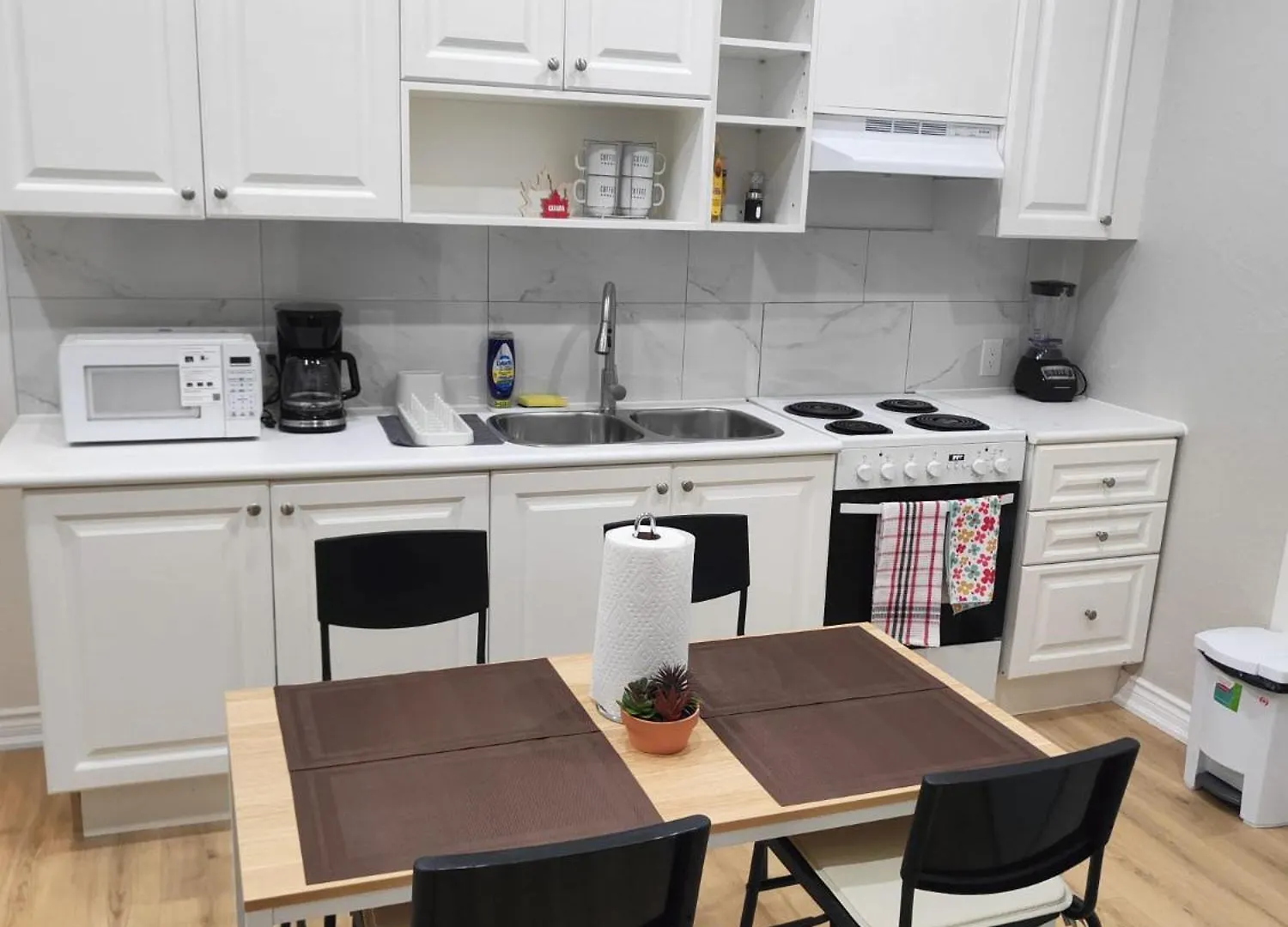 Homestay Bloor & Spadina Stay- Walk To Subway, Eaton Centre, And Night Life Toronto
