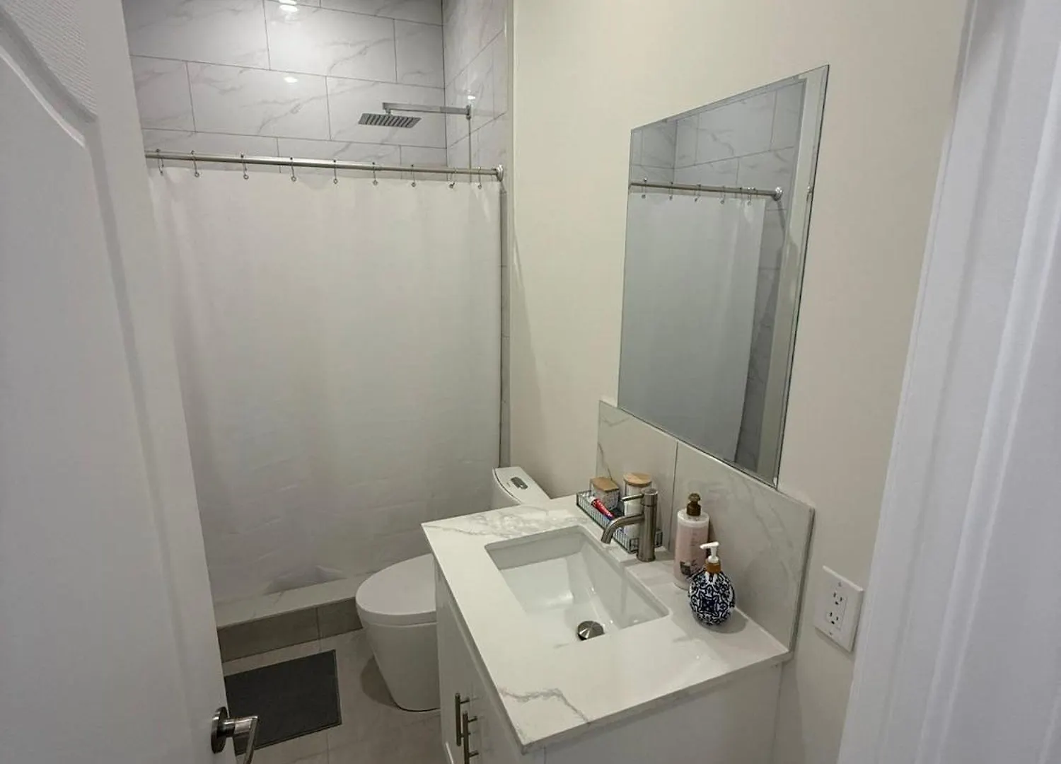 ホームステイ Bloor & Spadina Stay- Walk To Subway, Eaton Centre, And Night Life トロント