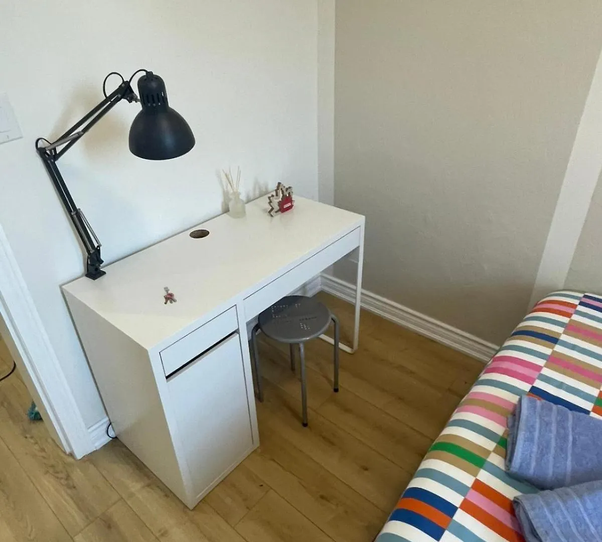 Bloor & Spadina Stay- Walk To Subway, Eaton Centre, And Night Life トロント ホームステイ