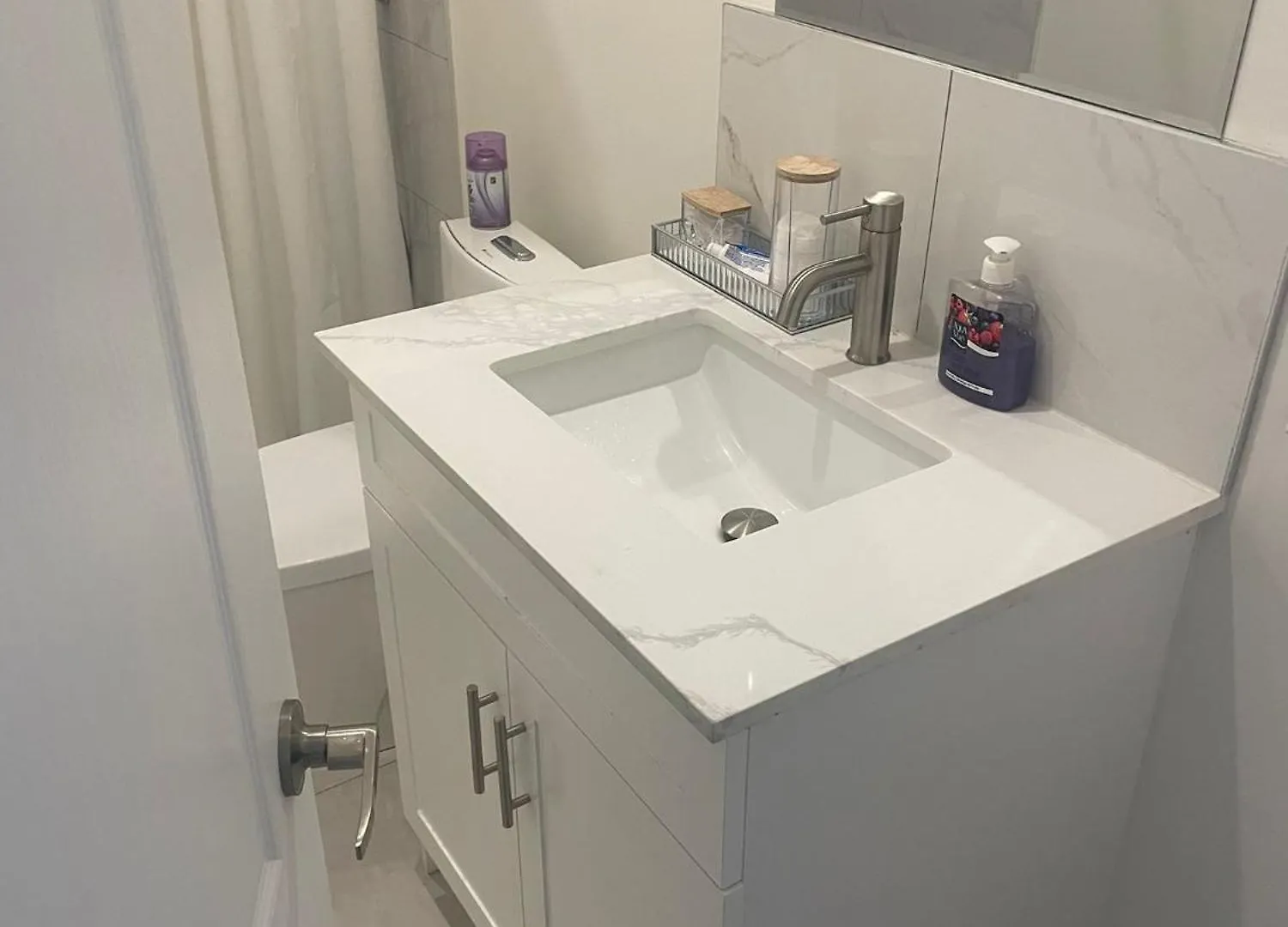 Bloor & Spadina Stay- Walk To Subway, Eaton Centre, And Night Life トロント